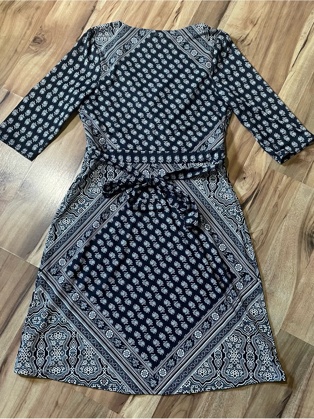 prAna Belladonna Faux Wrap Dress Black White Paisley Floral 3/4 Sleeve Size L - Picture 3 of 8
